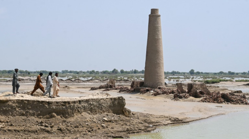 Inondations au Pakistan: les ouvriers des briqueteries impatients de voir les fourneaux rallumés