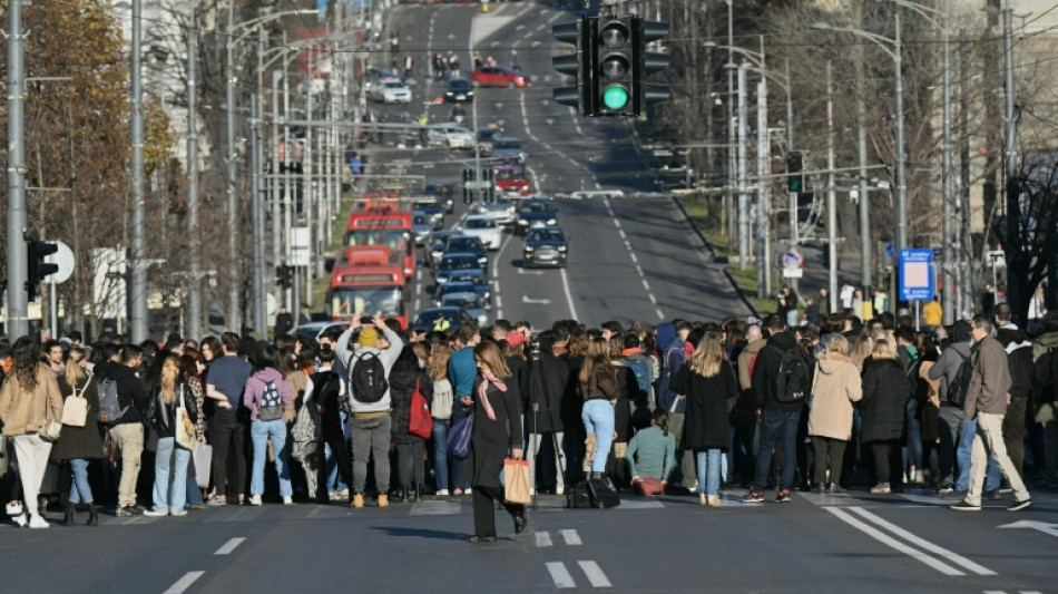 Serbie: blocage d'une rue à Belgrade contre la fraude électorale présumée