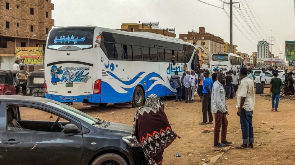 South of Khartoum, fuel shortage strands fleeing Sudanese