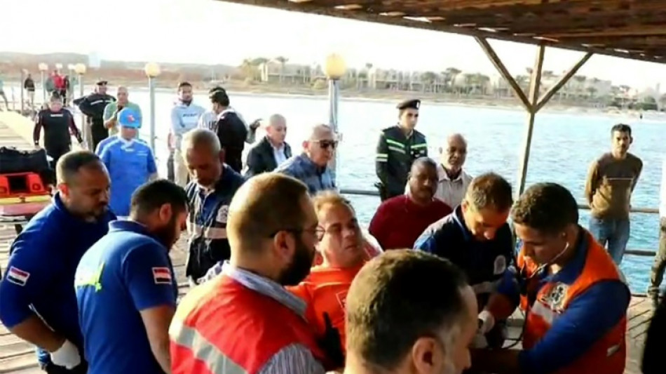 Cuatro cuerpos y cinco sobrevivientes tras el naufragio de un barco turístico en Egipto