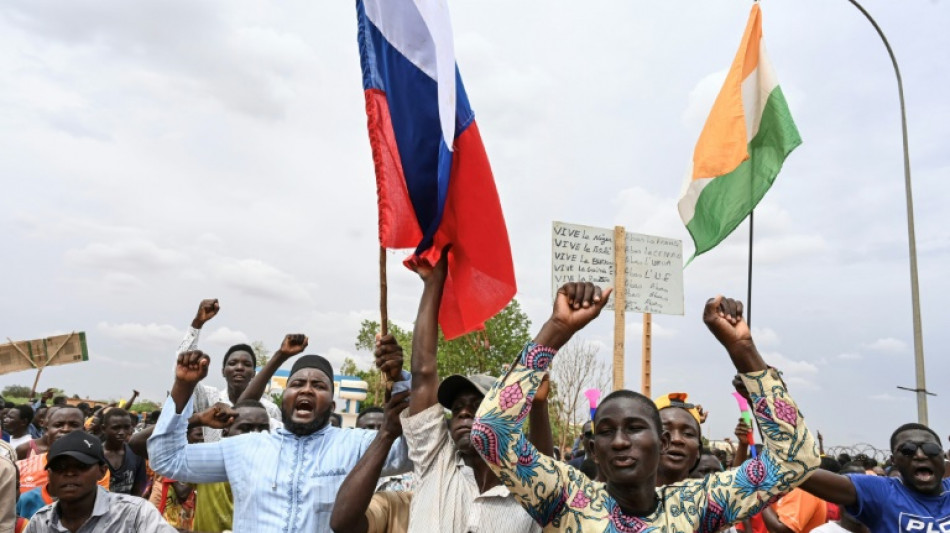 Niger : manifestation des partisans du régime militaire près de la base française à Niamey