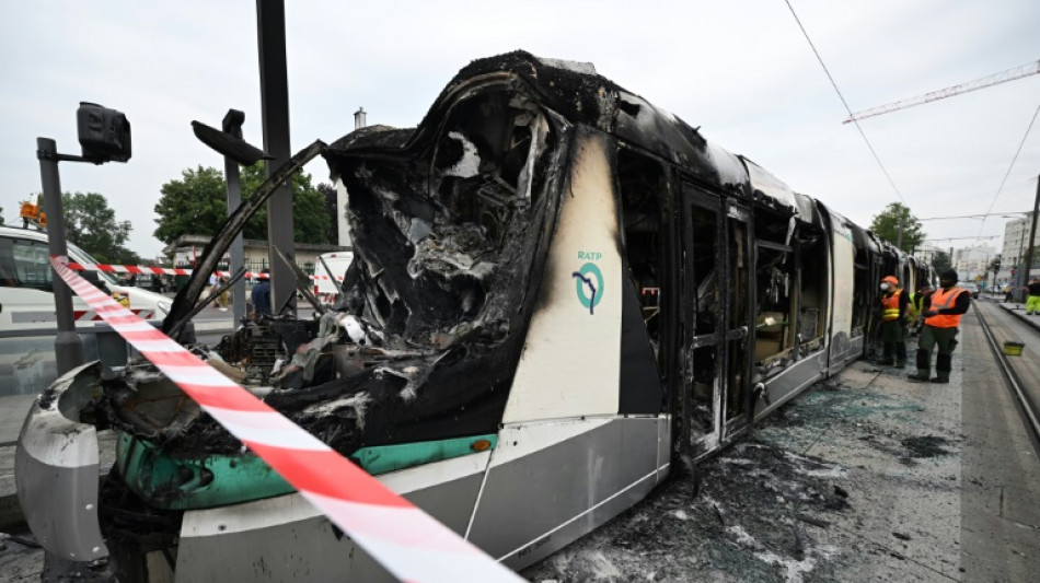 Emeutes: pas de bus ni de trams en Ile-de-France après 21H00, des interruptions dans d'autres régions