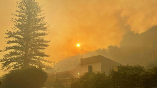 Dos muertos y cientos de turistas evacuados por incendios en Sicilia