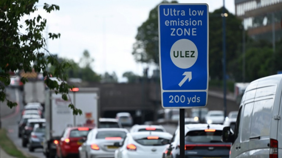 A Londres, l'extension controversée de la taxe pour véhicules polluants entre en vigueur