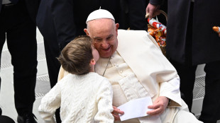 Il Papa, condanniamo abusi su bimbi, non essere complici