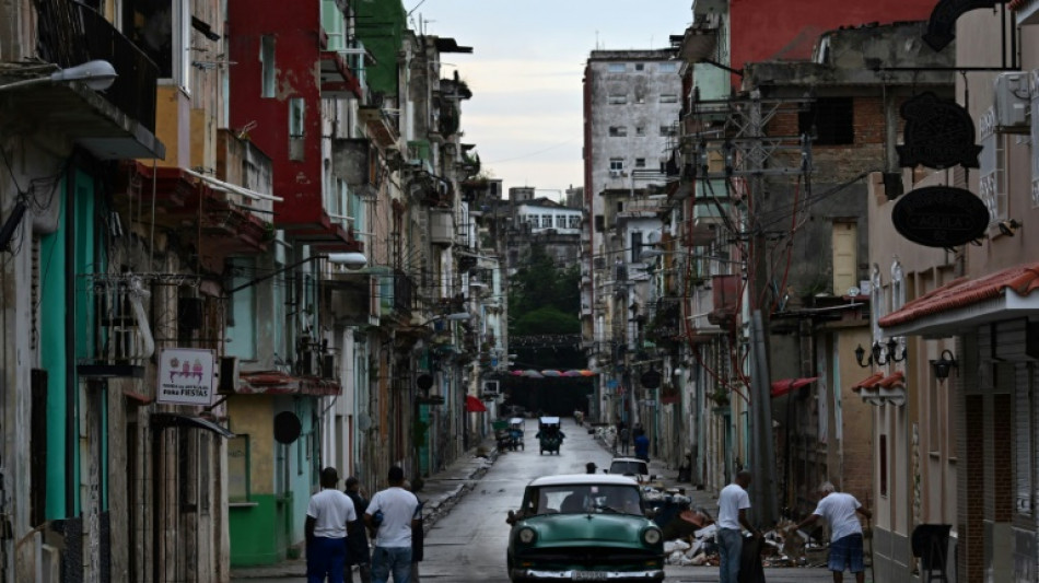 Furacão deixa seis mortos em Cuba e restabelecimento da energia continua