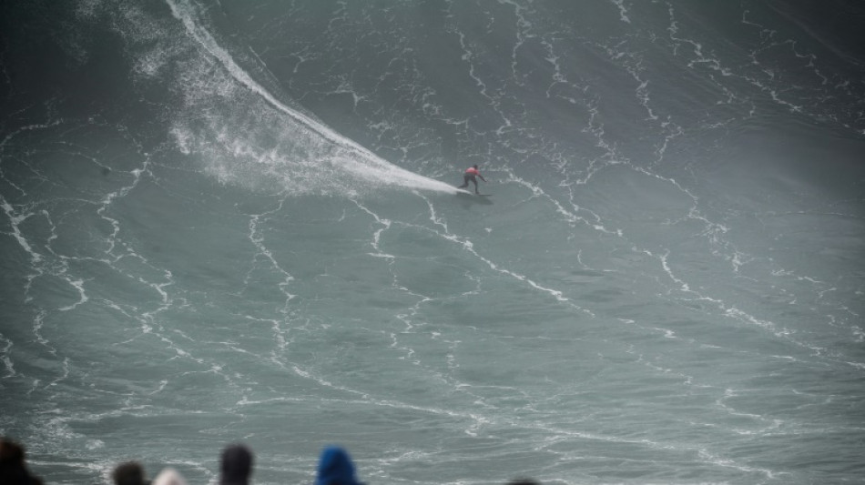 Surf de grosses vagues: Lucas Chianca dompte avec force des monstres de 15 mètres