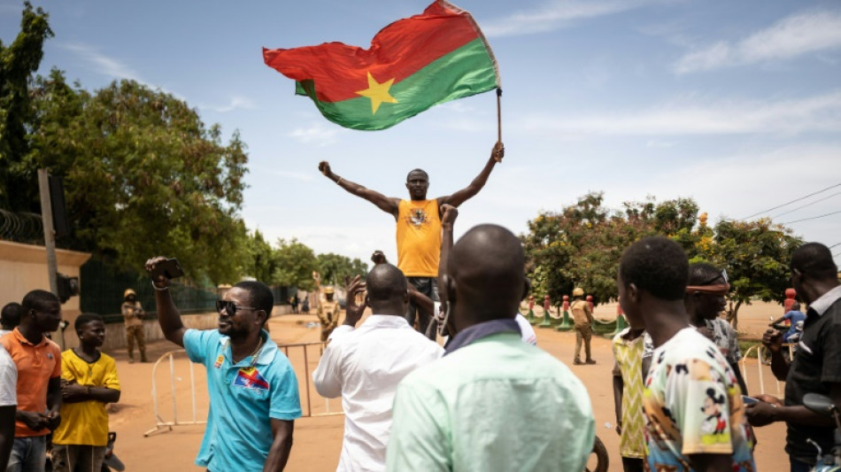 Burkina: tension toujours vive, la France prise à partie