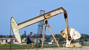 Oil tumbles to pre-war level on recession fears