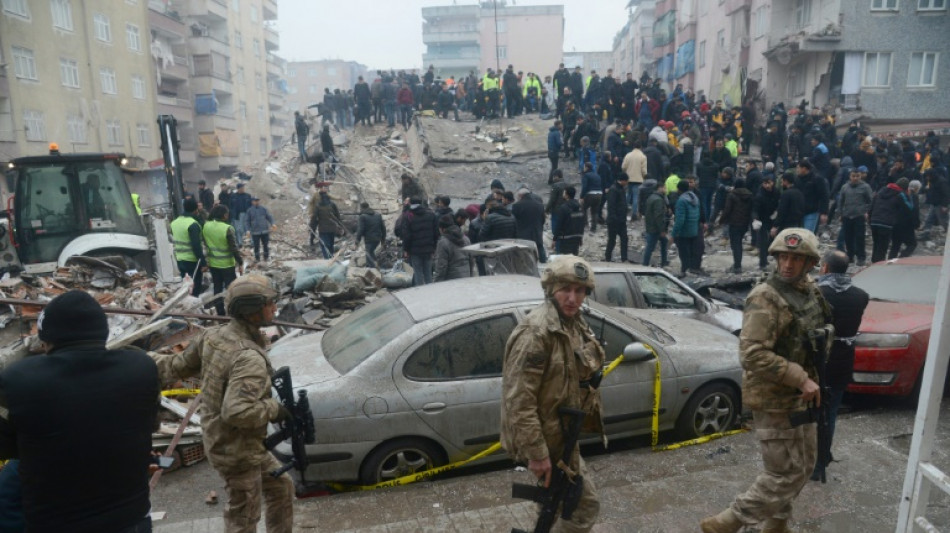 "Pensamos que era el apocalipsis", dice un sobreviviente del terremoto en Turquía