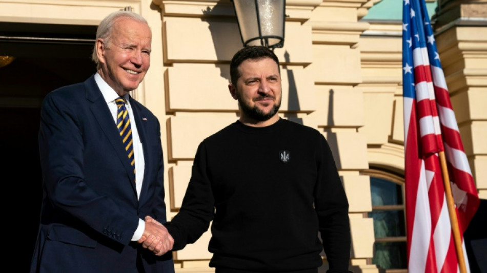 Visite surprise à Kiev de Biden qui promet plus d'aide militaire