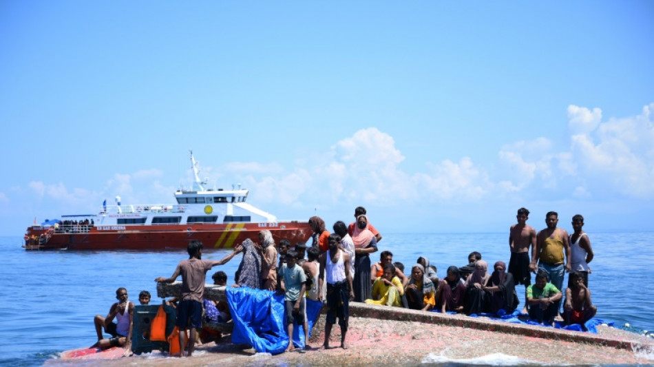 Indonésie: dramatique opération de sauvetage de Rohingyas en pleine mer