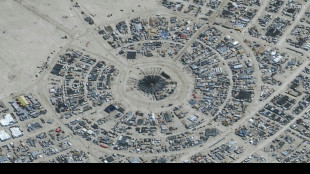 Un mort au festival américain Burning Man, des milliers de festivaliers toujours piégés par la boue