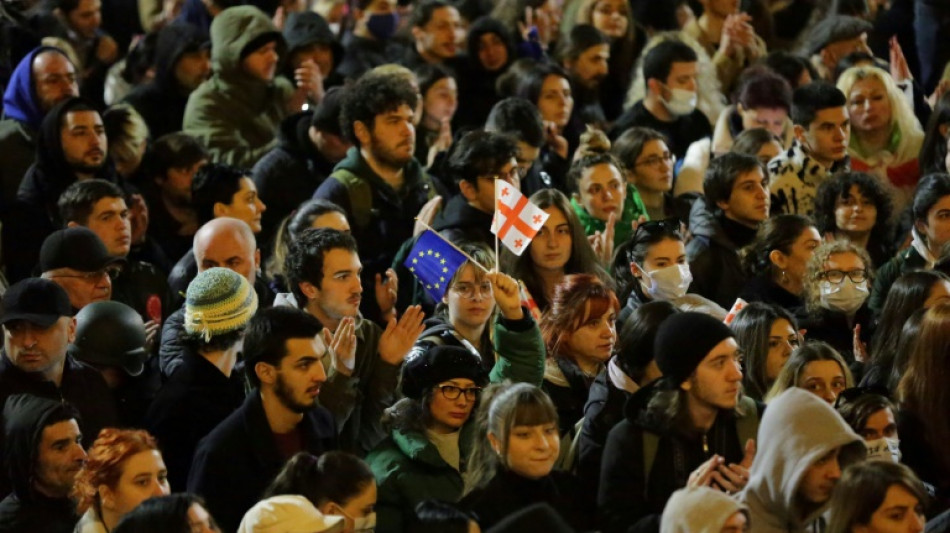 Géorgie: des milliers de manifestants à Tbilissi malgré le retrait d'un projet de loi répressif