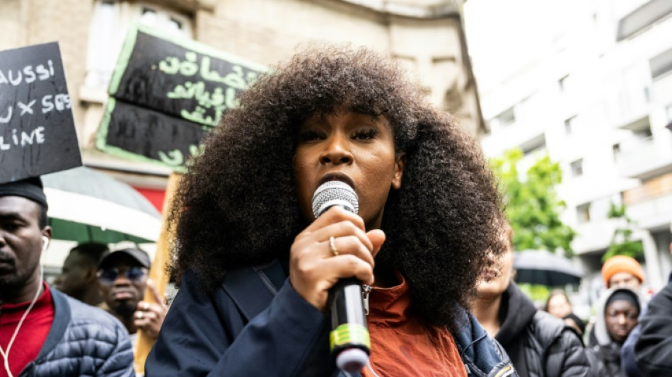 Marches en France contre les violences policières, un millier de personnes à Paris malgré l'interdiction