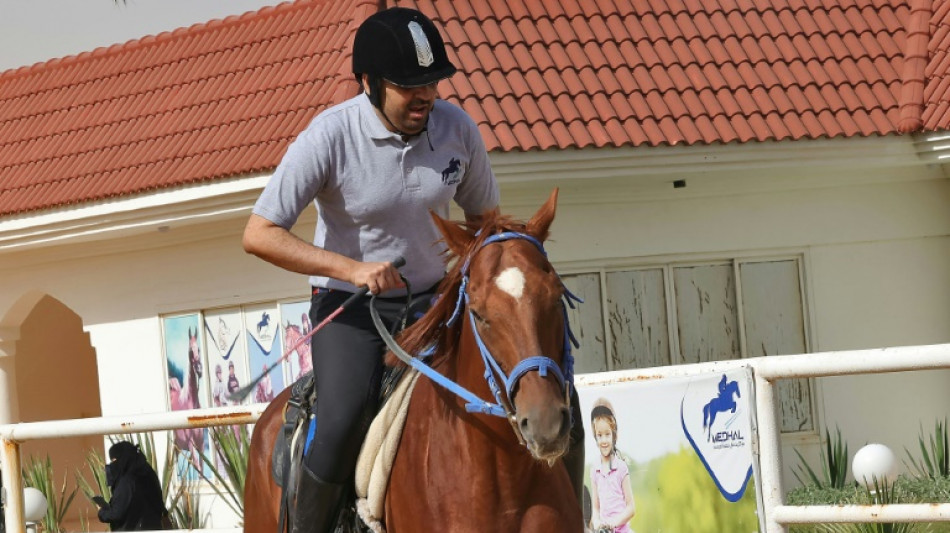 En Arabie saoudite, les jockeys aveugles sautent les obstacles