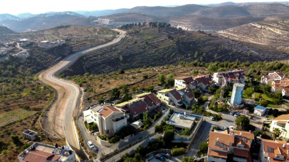 En Cisjordanie, vivre dans une maison encerclée par des colons israéliens