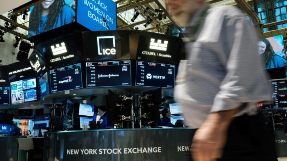 Wall Street ouvre en baisse, effrayée par la remontée des taux