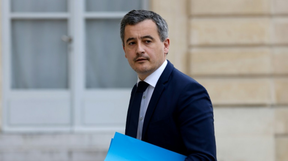 Retraites: Darmanin sort (la droite) du bois 