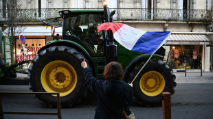 Avant les annonces du gouvernement, les agriculteurs ne "lèvent pas le camp" sur les routes de France 