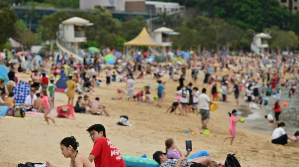 Hong Kong enfrenta morgues desbordadas y falta de ataúdes por ola de covid-19