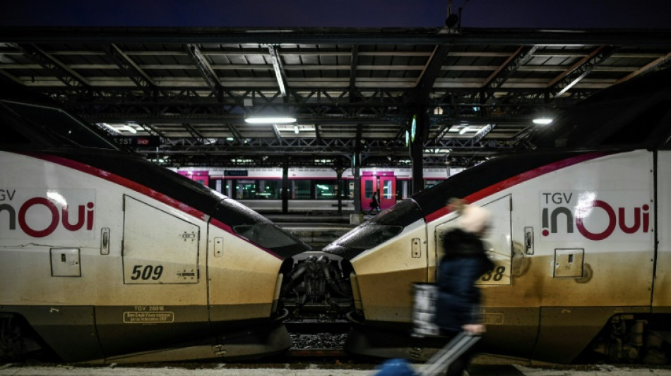 Fin du conlit à la SNCF: le Nouvel An sauvé mais un week-end de Noël malgré tout perturbé