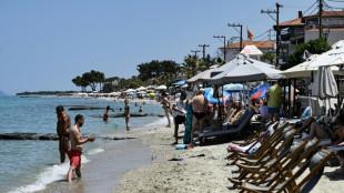 Grecia multa a negocios con unos 379.000 dólares por ocupar playas ilegalmente