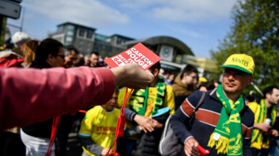 Coupe de France: des cartons rouges anti-Macron distribués, mais peu de sifflets pendant la finale