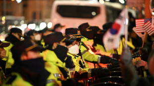 Rival South Korea camps face off as president holds out