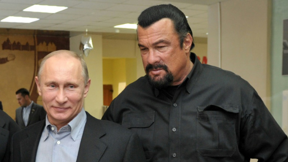 Russie: Poutine décore l'acteur américain Steven Seagal 