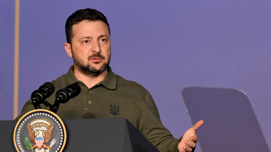 Zelensky, accordo con Usa apre la strada di adesione Nato