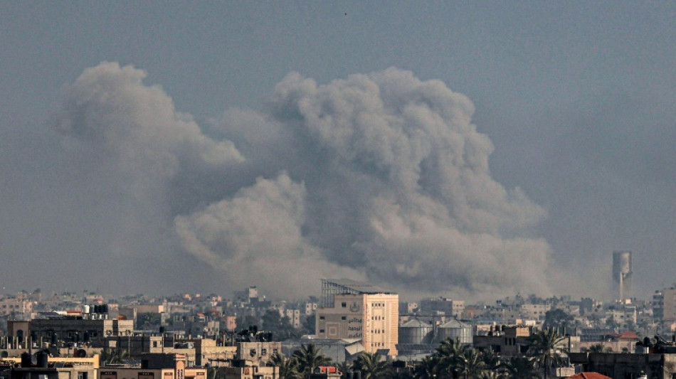 Raids israéliens meurtriers à Gaza, médicaments espérés pour les otages