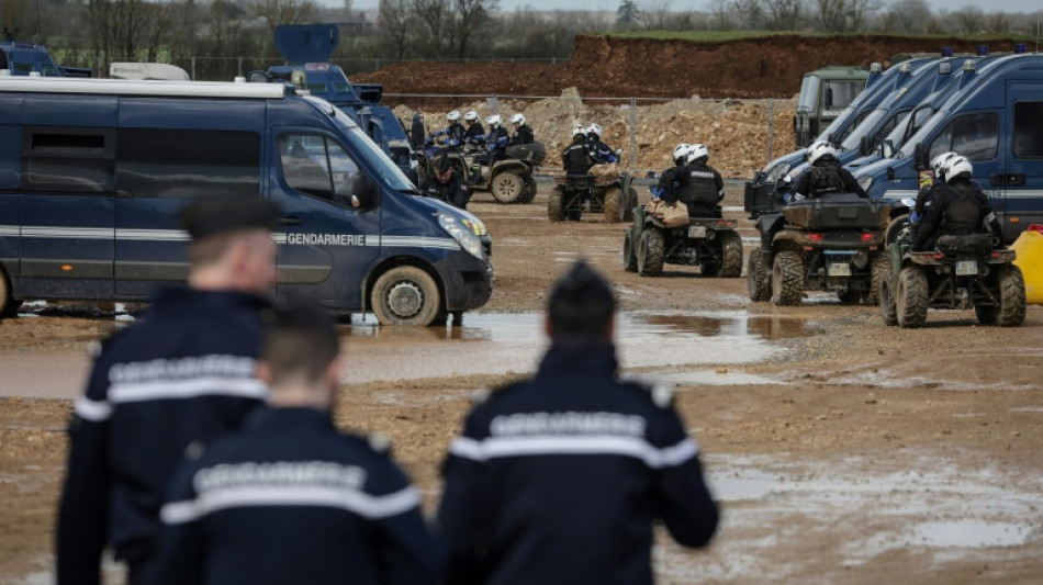 Deux-Sèvres: plus de 3.000 gendarmes et policiers mobilisés pour défendre les "bassines"