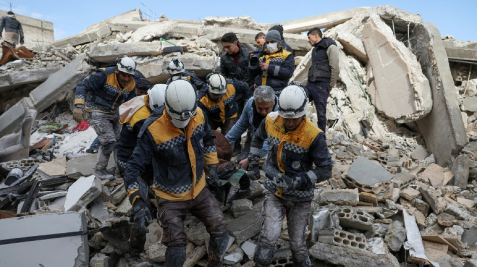 Séisme: les Casques blancs syriens pressent la communauté internationale d'aider les zones rebelles