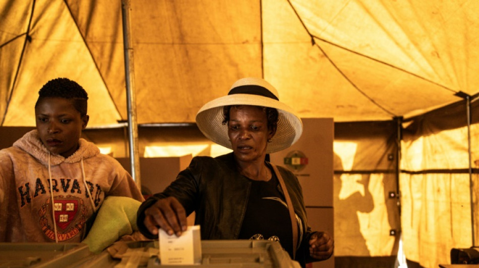 Vote tendu au Zimbabwe, le président "Crocodile" s'accroche au pouvoir