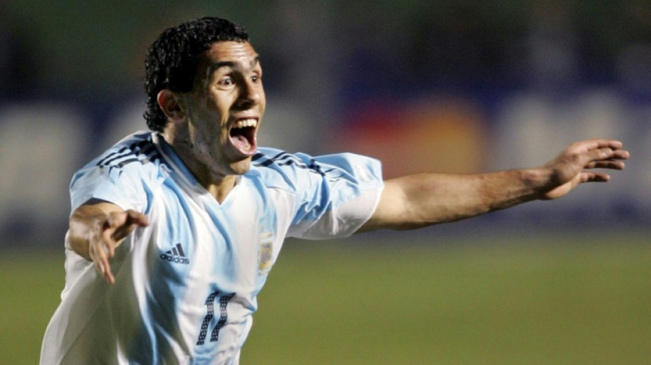 Argentina forward Tevez announces retirement 