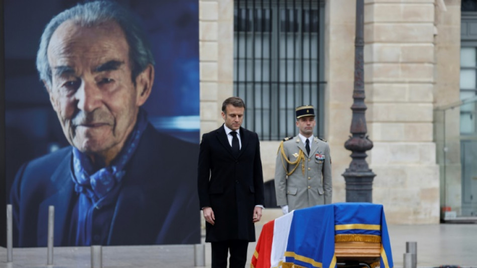 Macron rend hommage à Badinter, qui entrera au Panthéon