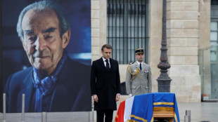 Macron rend hommage à Badinter, qui entrera au Panthéon