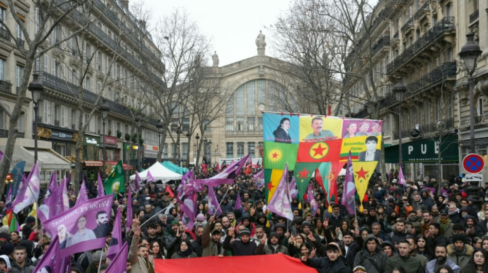 Manifestation à Paris pour réclamer "justice" pour trois militantes Kurdes assassinées en 2013