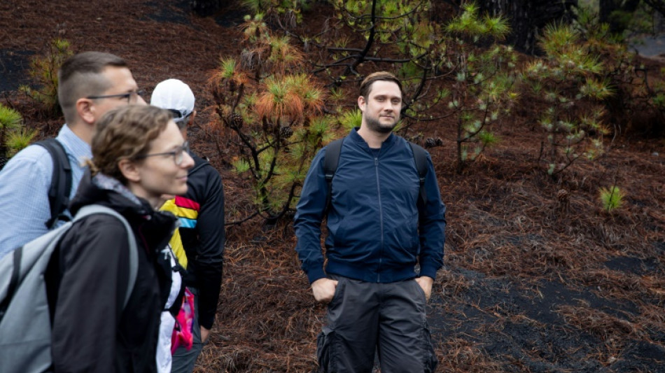 Incluso apagado, el volcán de La Palma sigue seduciendo a los turistas