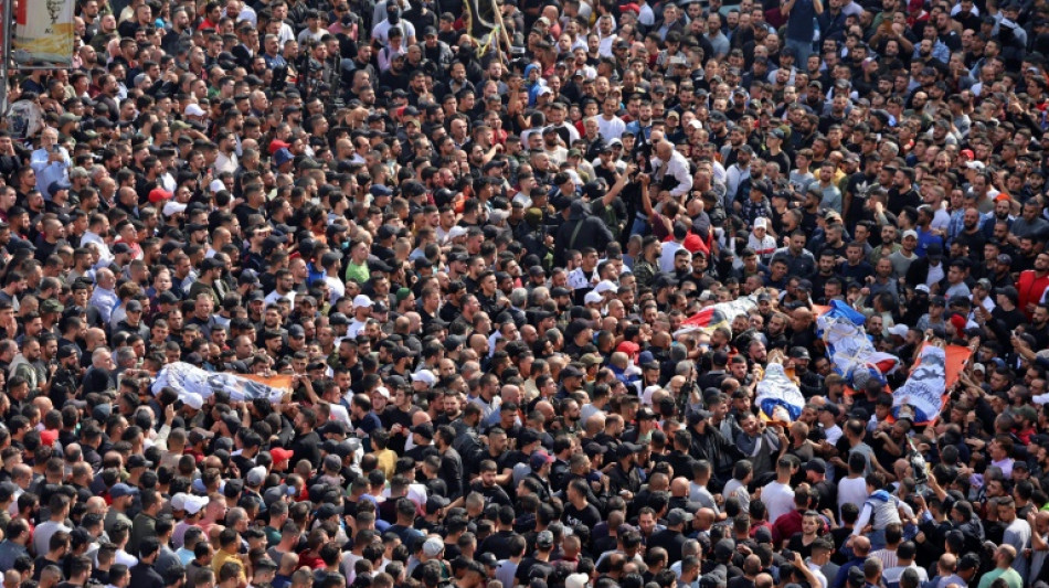 Six Palestiniens tués dans des raids israéliens, foule dense aux funérailles