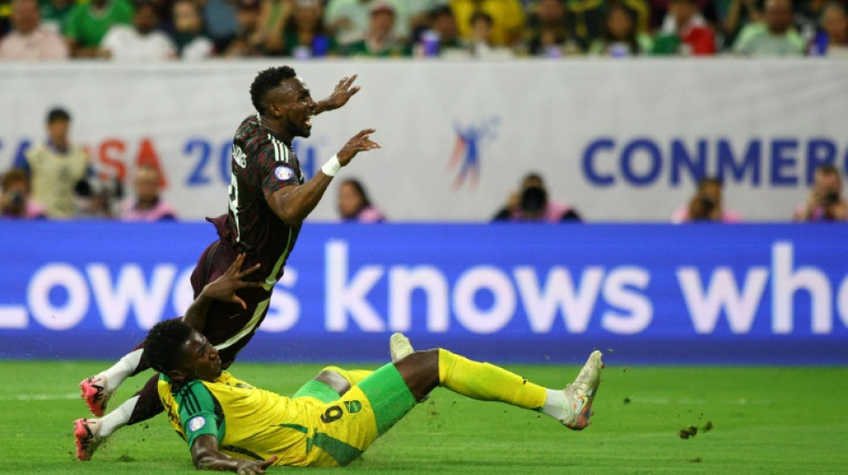 México sufre pero vence a Jamaica en la Copa América, y Venezuela remonta a Ecuador 