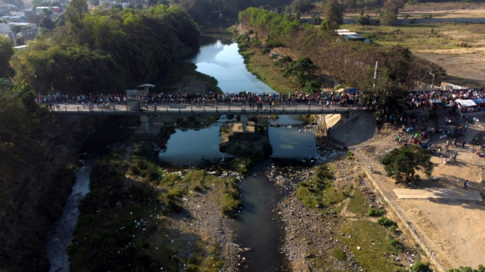 Dominicana cierra la frontera con Haití en represalia por una obra en un río común