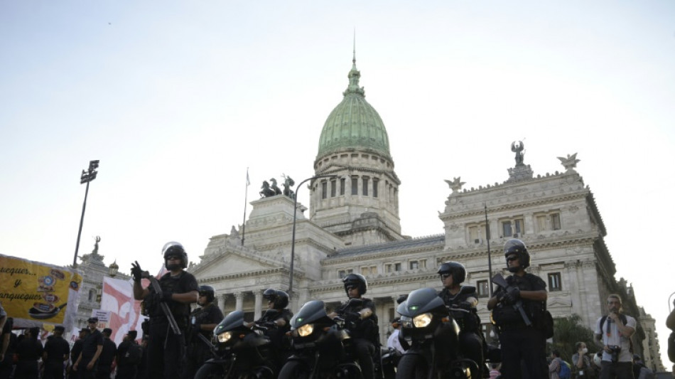 Réformes en Argentine: le débat parlementaire bousculé par la rue