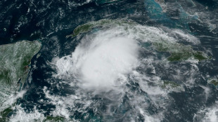 Turistas evacuados e voos suspensos no México com aproximação do furacão Beryl