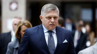 El primer ministro de Eslovaquia vuelve al trabajo dos meses después de ser tiroteado
