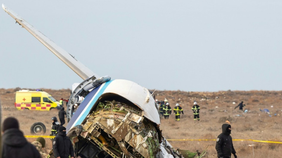 Caixas-pretas de avião que caiu no Cazaquistão são examinadas no Brasil