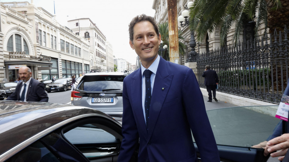 Calcio: Juve, John Elkann in visita alla Continassa