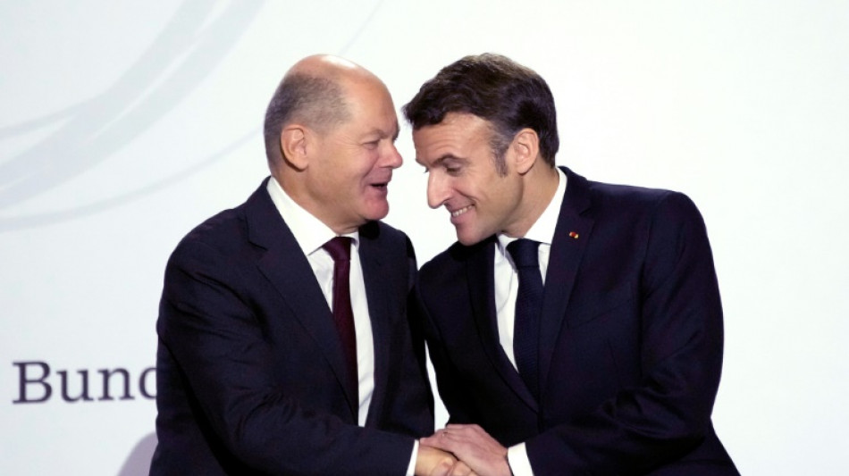 Macron et Scholz affichent l'unité retrouvée de la "locomotive" franco-allemande