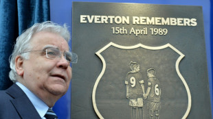 Bill Kenwright, presidente do Everton, morre aos 78 anos